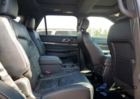 2017 Ford Explorer Platinum z USA, uszkodzony, nr VIN 1FM5K8HT7HGC75425